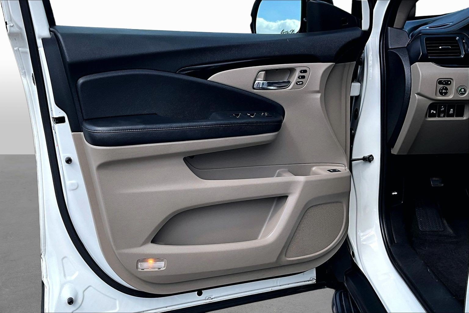 Used 2019 Honda Pilot Touring image 17