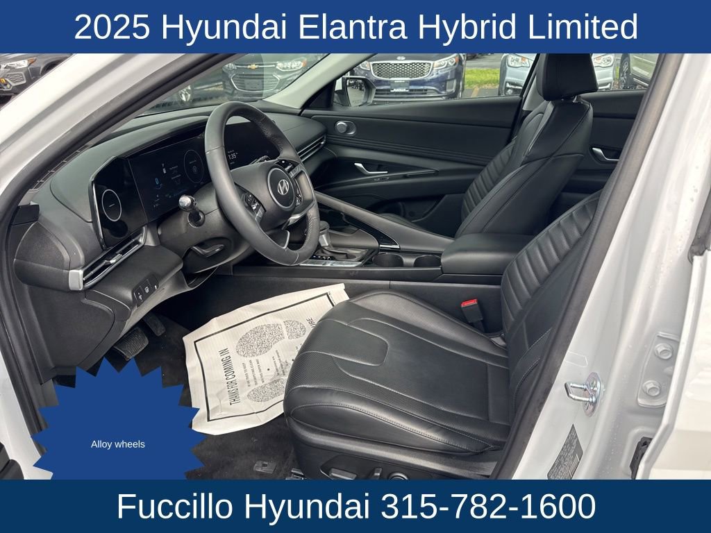 Used 2025 Hyundai Elantra Limited image 11