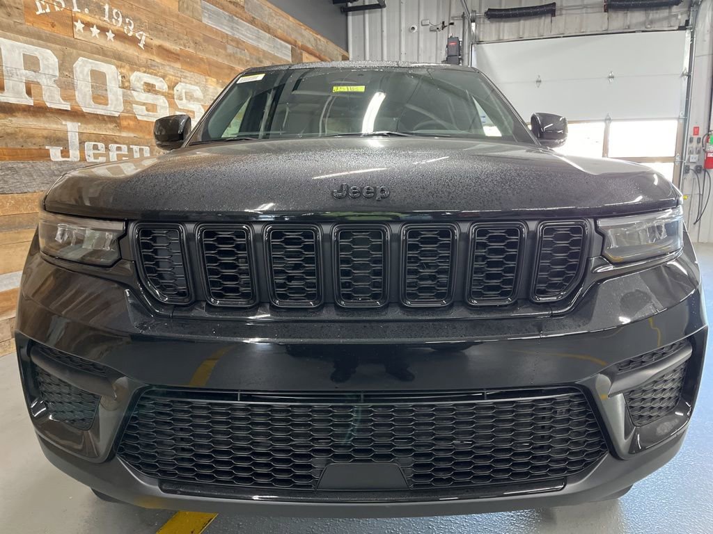 New 2025 Jeep Grand Cherokee Altitude image 10