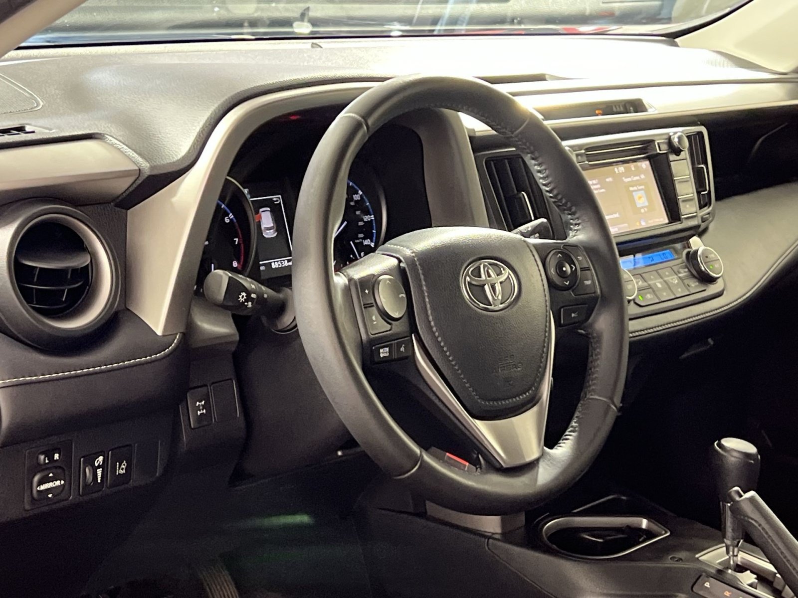 Used 2017 Toyota RAV4 XLE w/ Carpet Mat Package AWD/4WD image 16