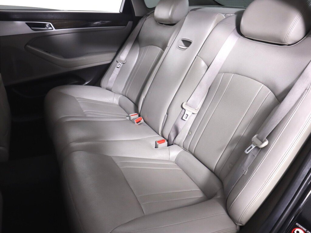 Used 2016 Hyundai Genesis 3.8 RWD image 32