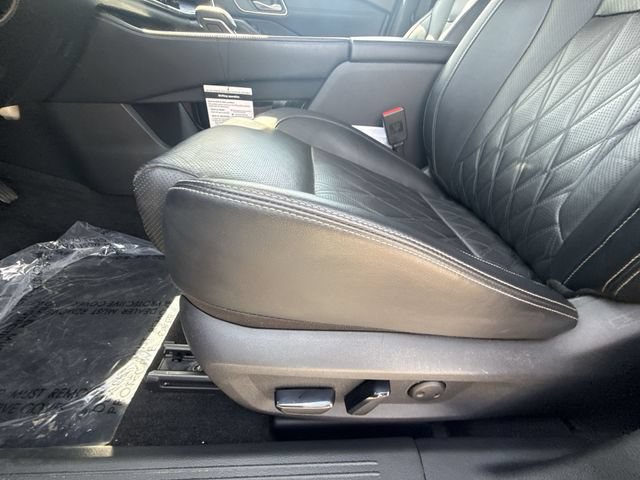 Certified 2022 Nissan Rogue Platinum w/ Head-Up Display Package AWD/4WD image 12