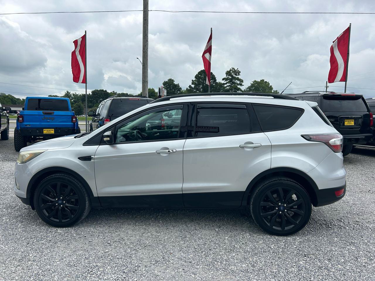 Used 2017 Ford Escape Titanium FWD image 19
