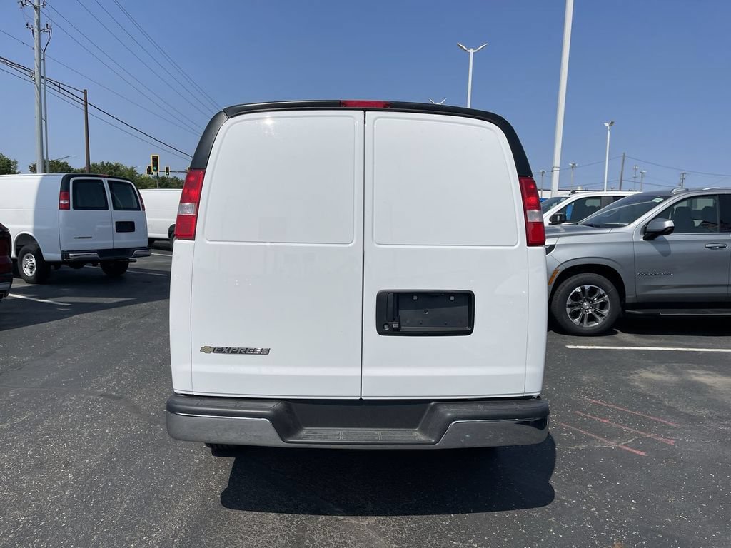 New 2025 Chevrolet Express 3500 Extended w/ Driver Convenience Package RWD image 4
