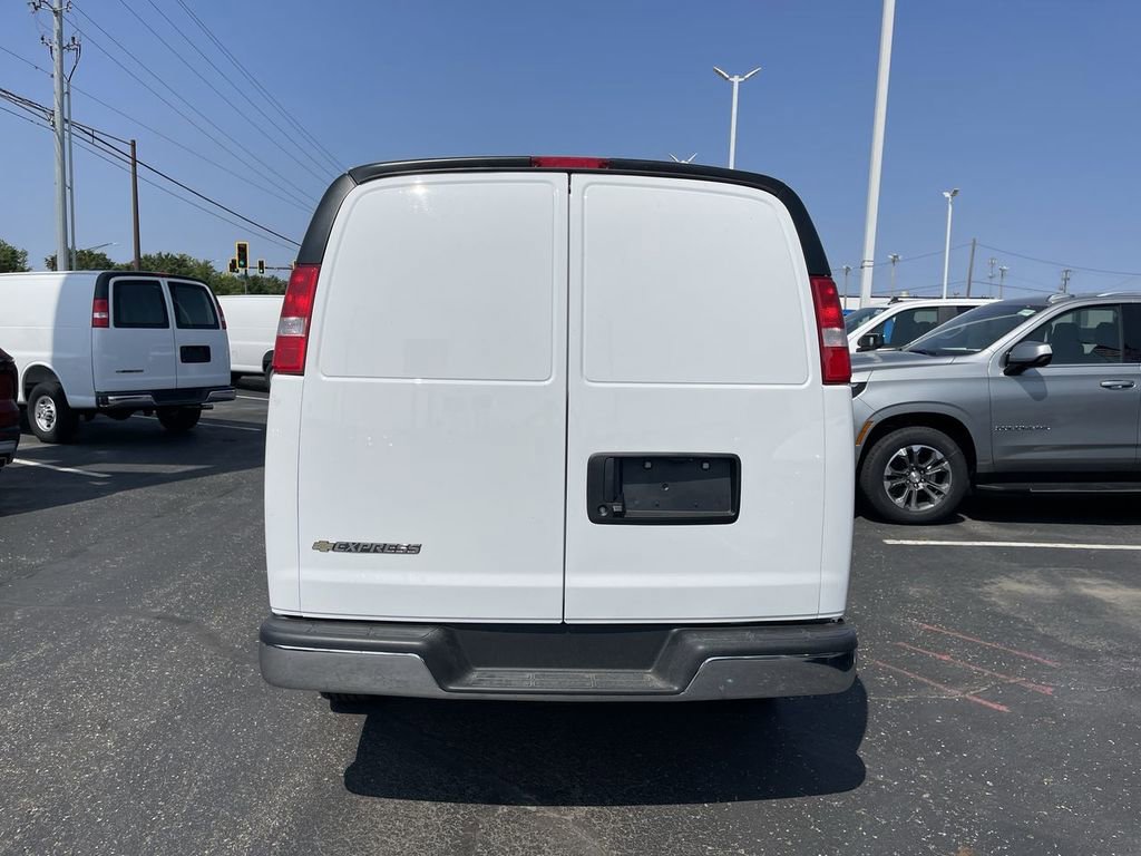 New 2025 Chevrolet Express 3500 Extended w/ Driver Convenience Package RWD image 4