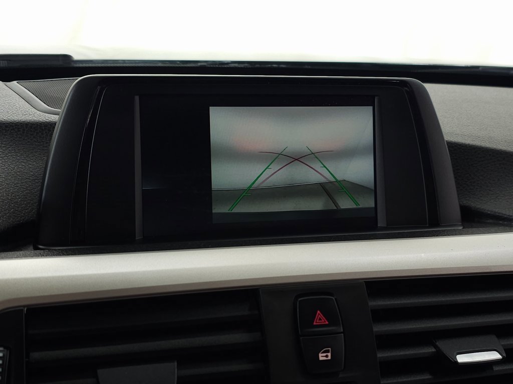 Used 2018 BMW 320i xDrive Sedan image 21