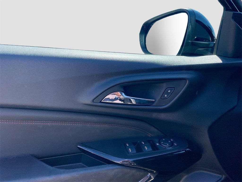 Used 2025 Chevrolet Trax RS w/ Driver Confidence Package image 9