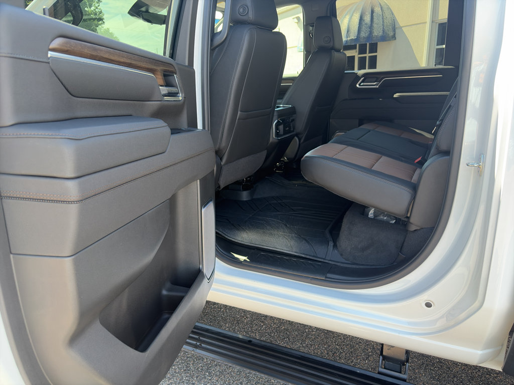 Used 2026 Chevrolet Silverado 2500 High Country w/ High Country Premium Package AWD/4WD image 16