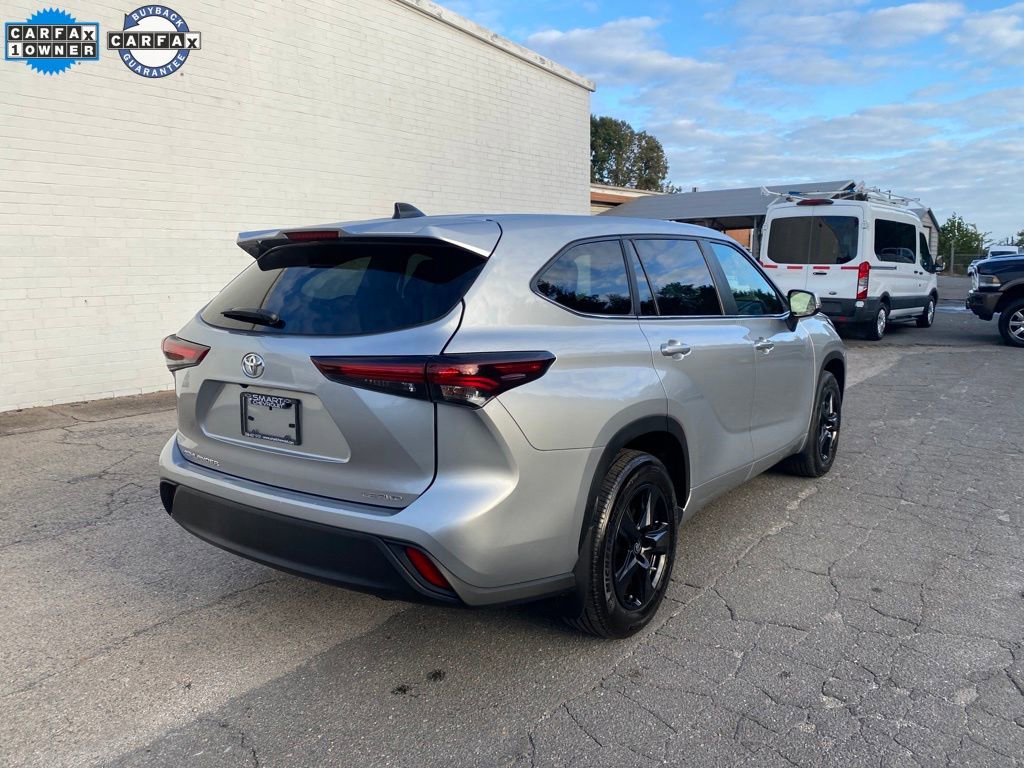 Used 2024 Toyota Highlander LE image 2