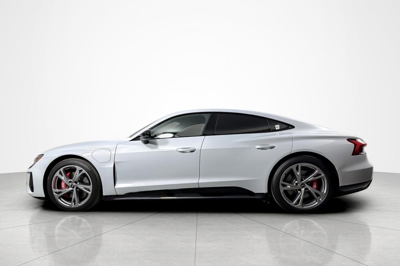 Used 2023 Audi e-tron GT Premium Plus w/ Performance Package AWD/4WD image 2
