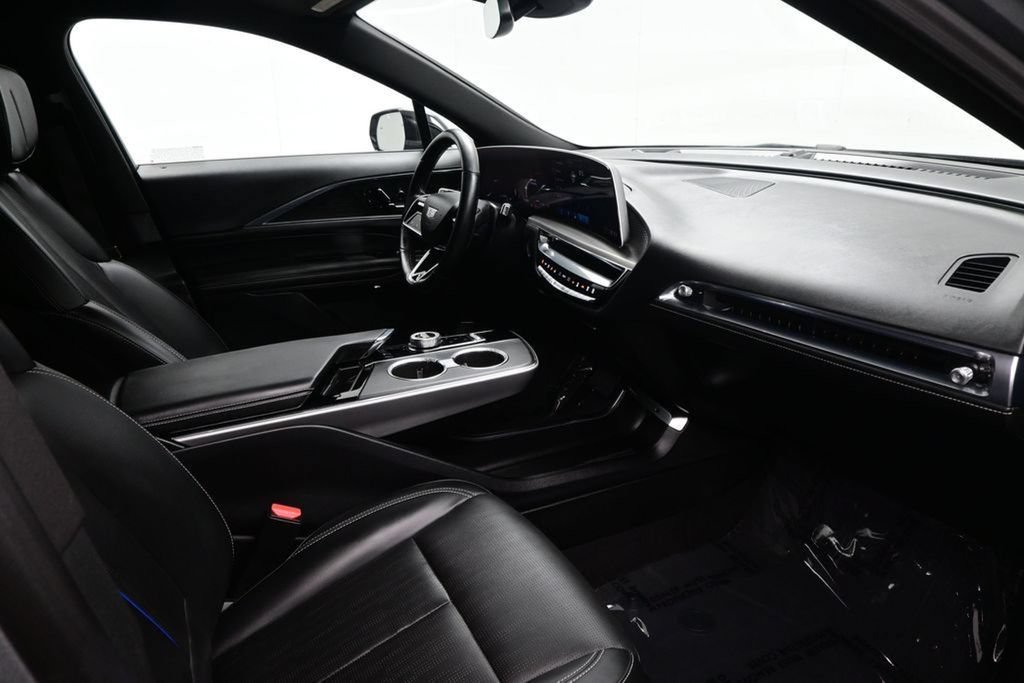 Used 2024 Cadillac Lyriq Sport RWD image 11