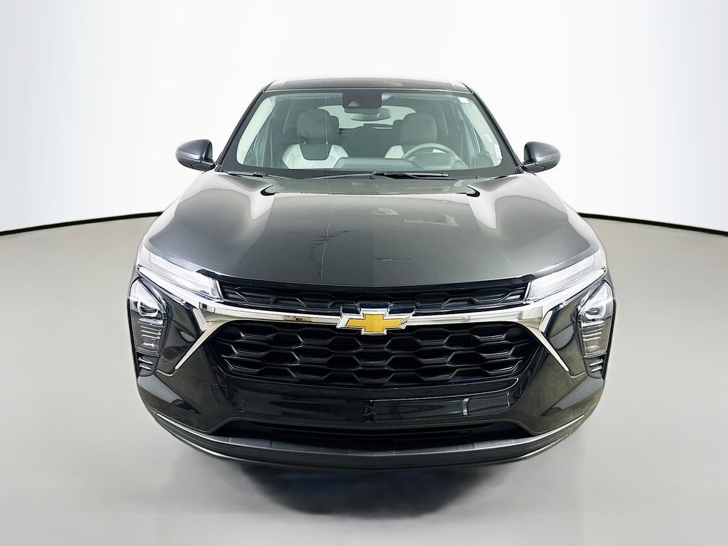Used 2025 Chevrolet Trax LS FWD image 2
