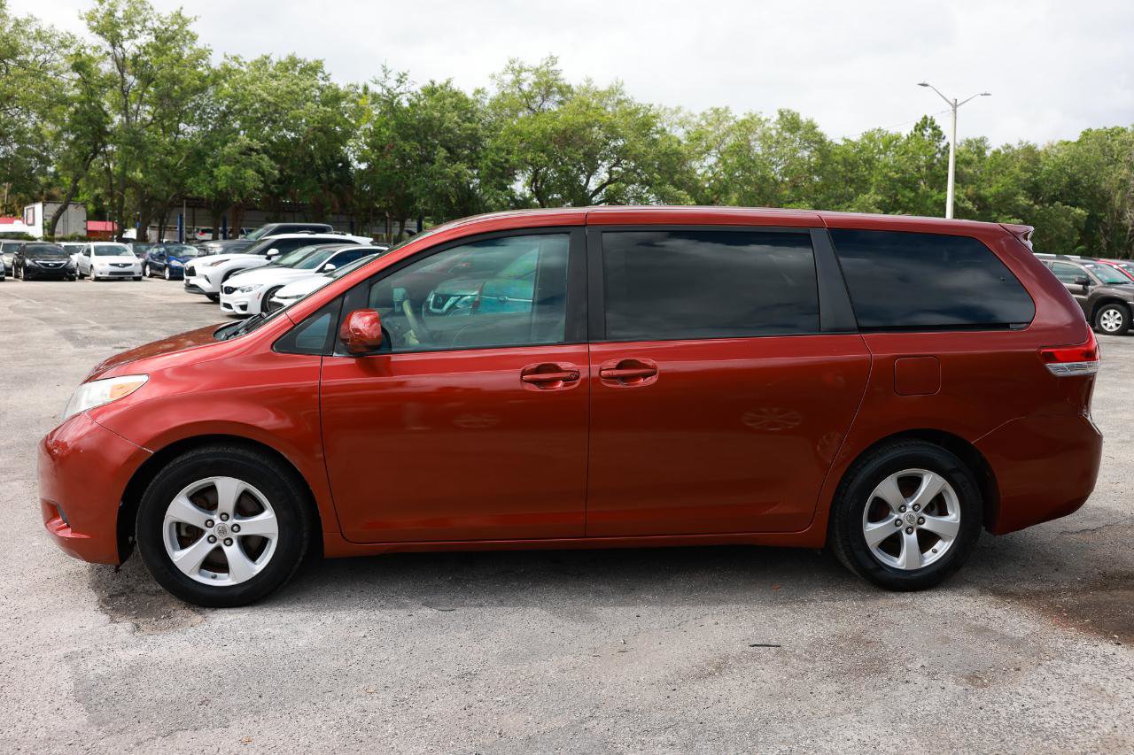 Used 2011 Toyota Sienna LE image 3