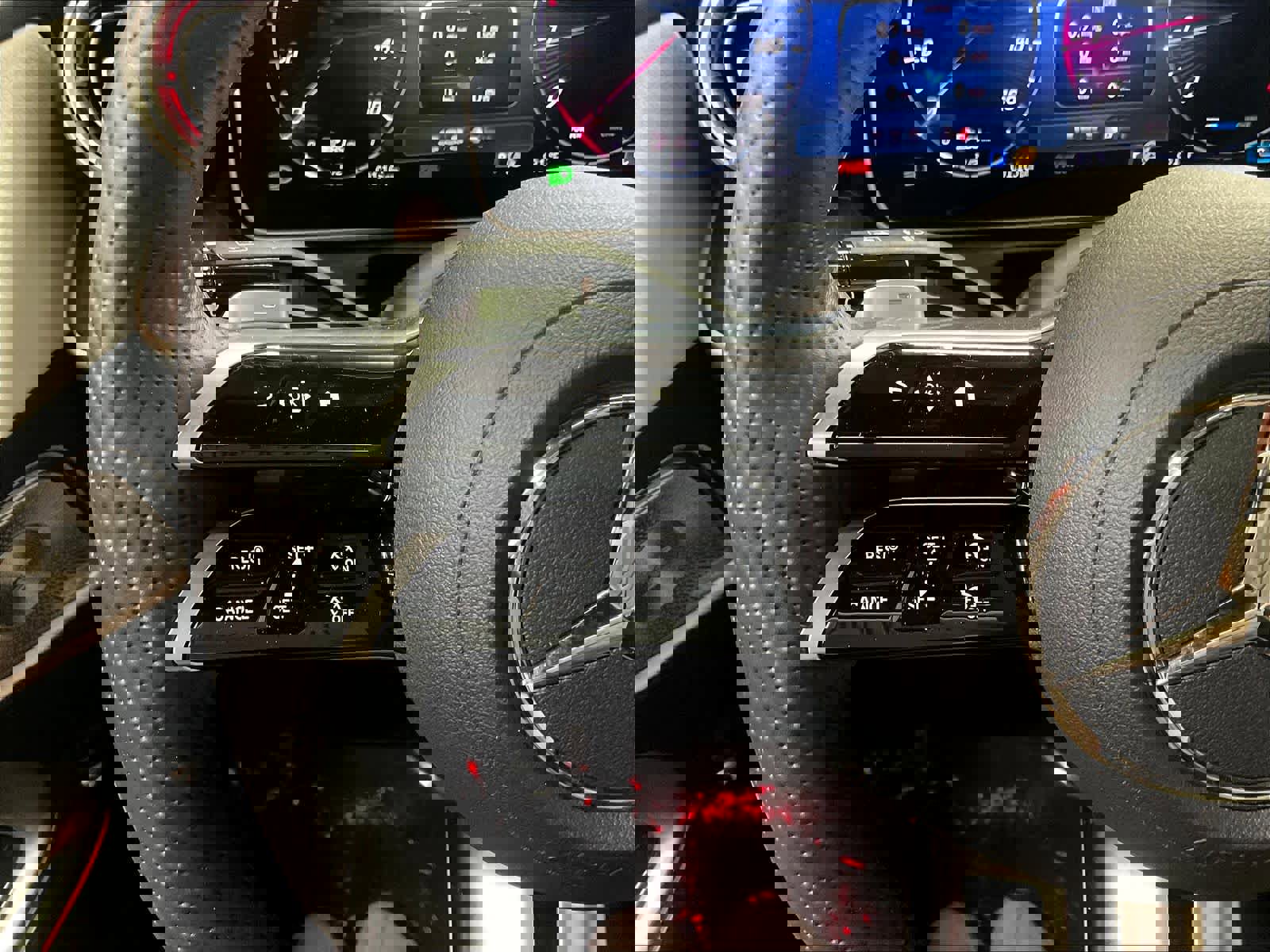 Used 2025 Mercedes-Benz C 300 4MATIC Sedan image 19