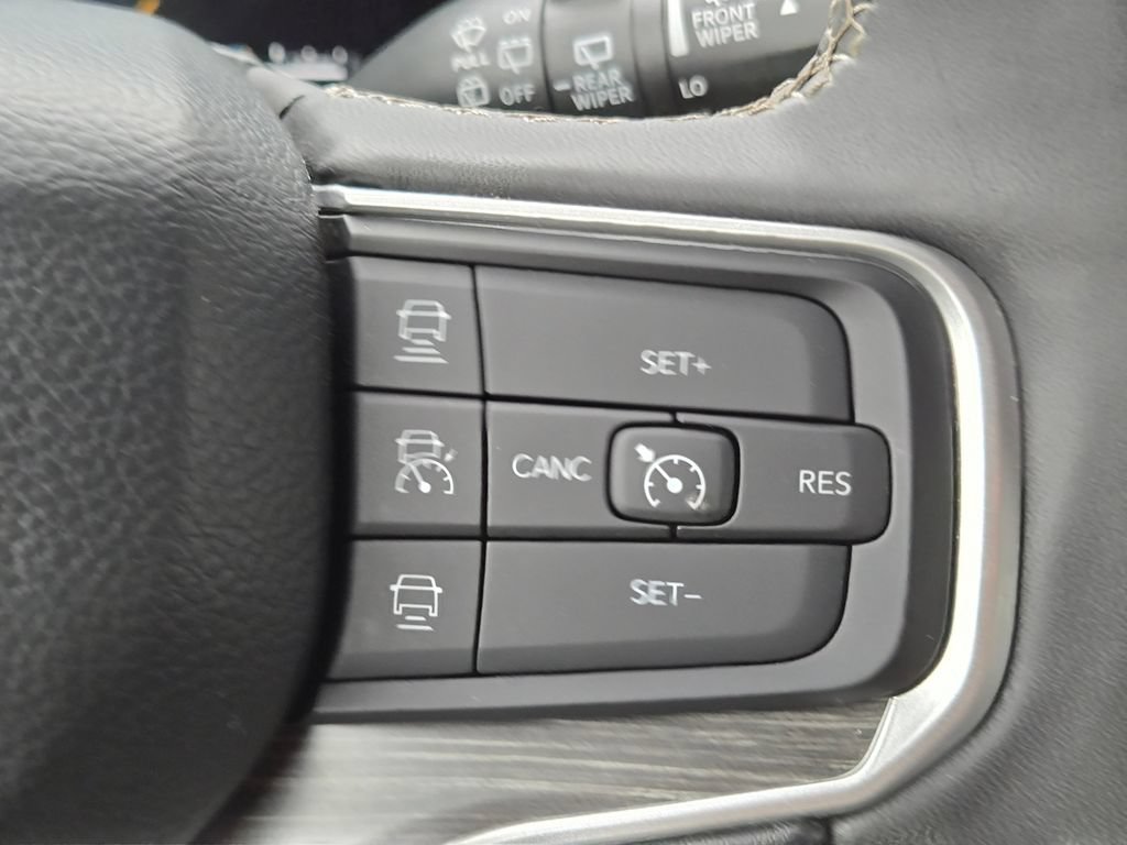 Used 2024 Jeep Wagoneer L Series II w/ Flexible Seating Group RWD image 24