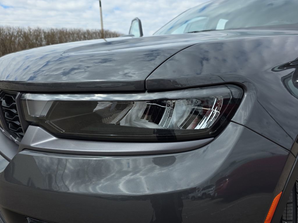 New 2026 Jeep Grand Cherokee Altitude image 32