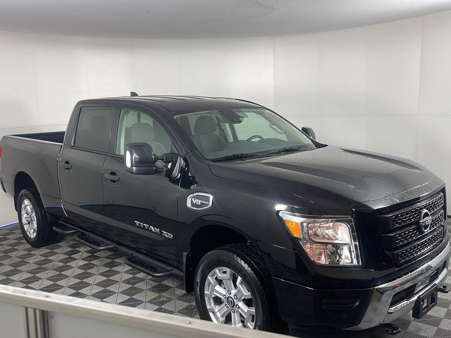 Used 2024 Nissan Titan SV w/ SV Convenience Package image 4