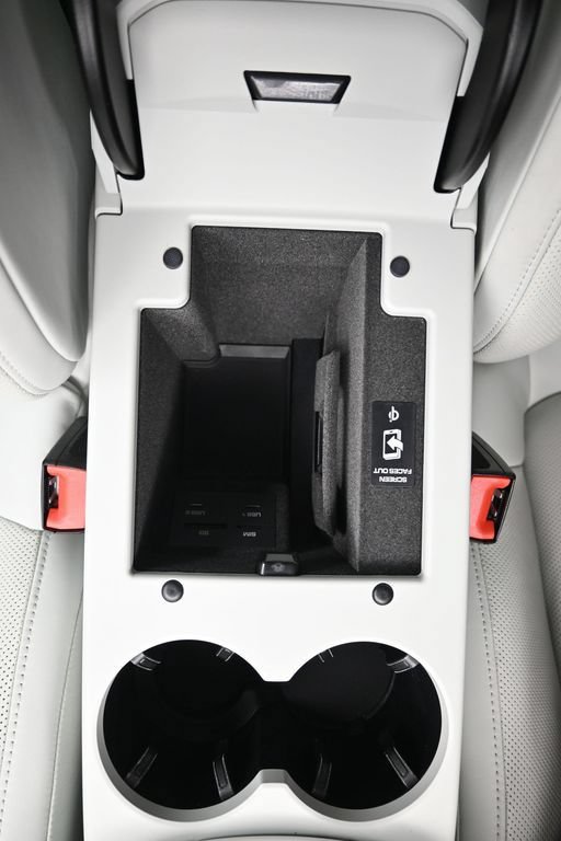 Certified 2024 Porsche Macan AWD/4WD image 19