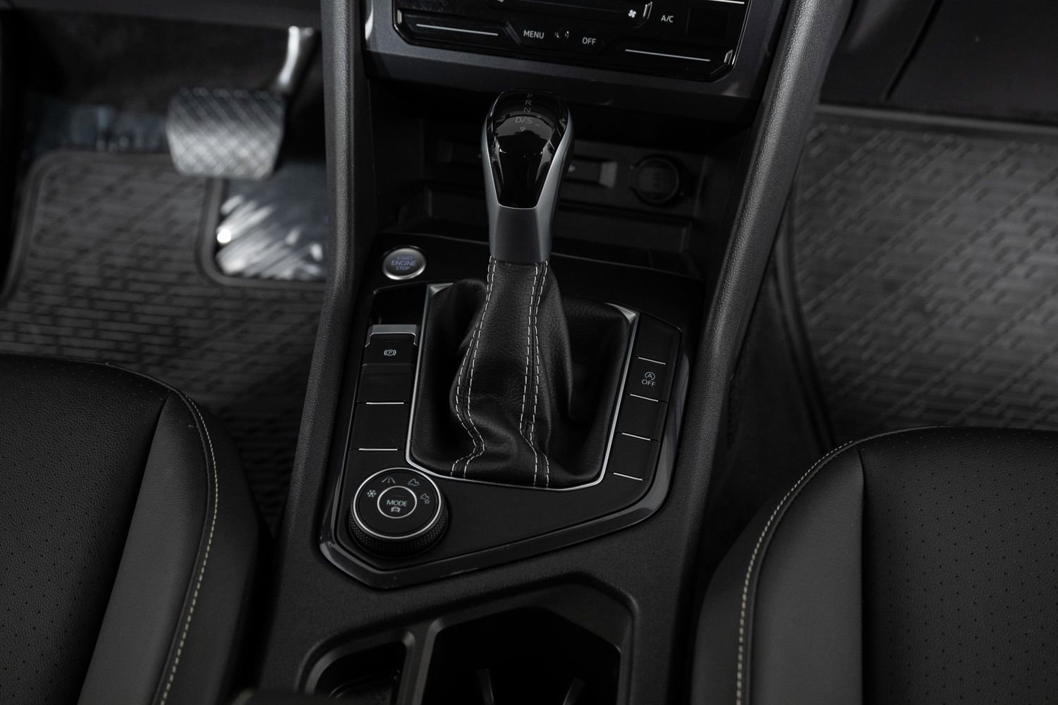 Used 2023 Volkswagen Tiguan SE image 38