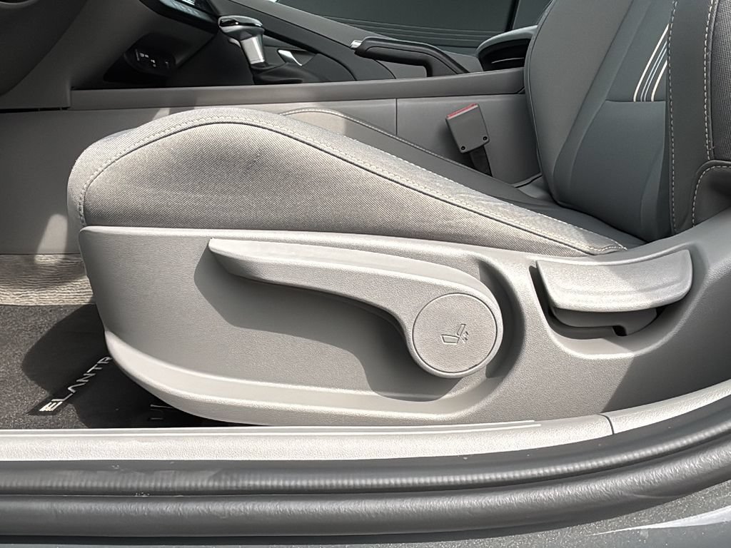 Used 2025 Hyundai Elantra Sport FWD image 19