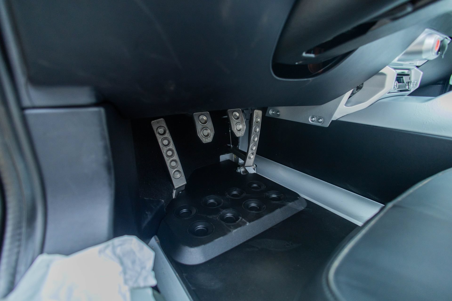 Used 2006 Ford GT RWD image 74