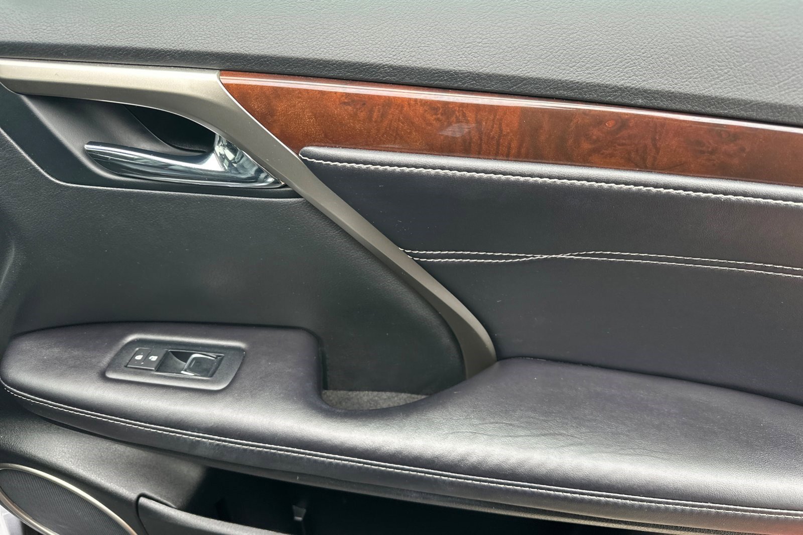 Used 2016 Lexus RX 450h AWD w/ Cold Weather Package image 22