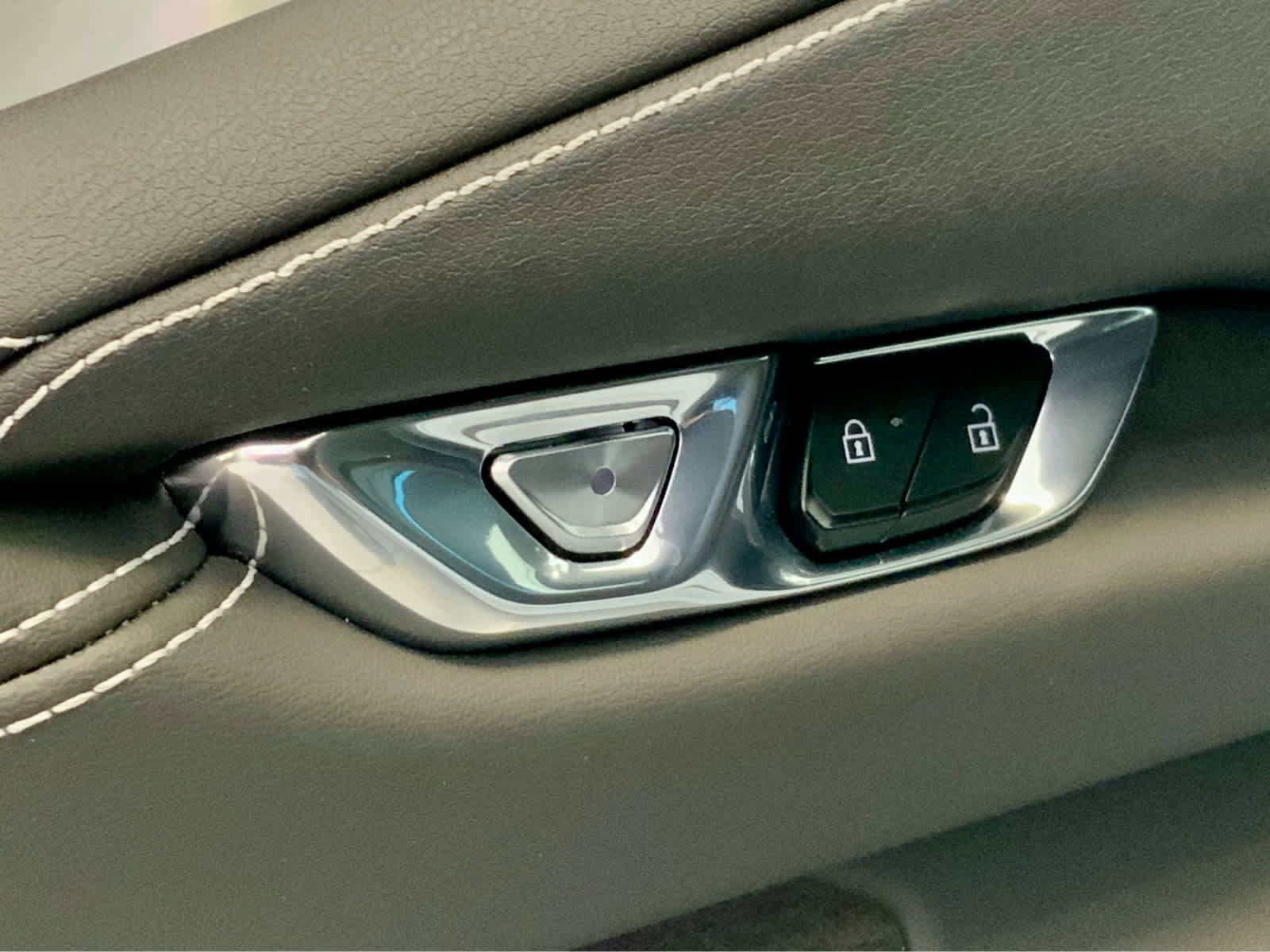 Used 2023 Chevrolet Corvette Stingray Coupe w/ Z51 Performance Package image 38