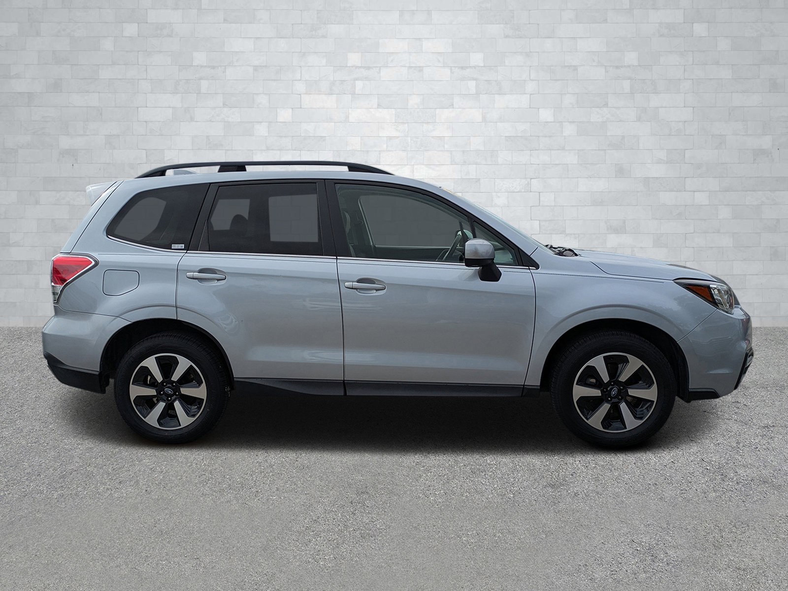 Used 2017 Subaru Forester 2.5i Limited image 4