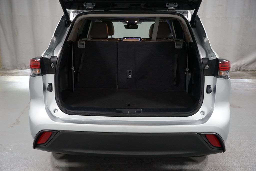 Certified 2024 Toyota Highlander XLE FWD image 37
