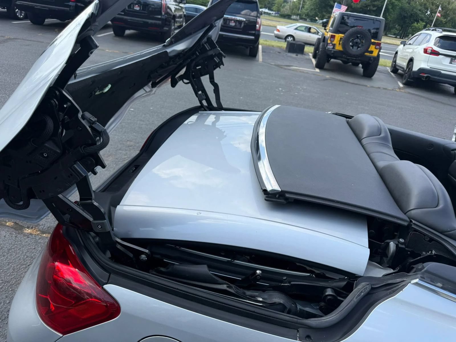 Used 2014 INFINITI Q60 Convertible w/ Premium Package RWD image 40