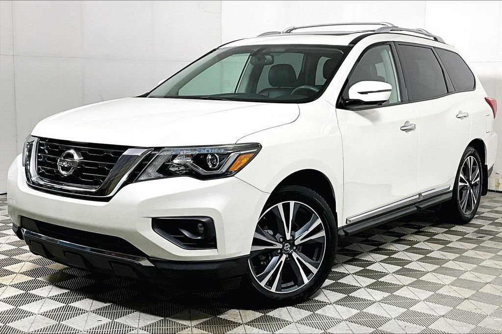 Used 2018 Nissan Pathfinder Platinum image 2