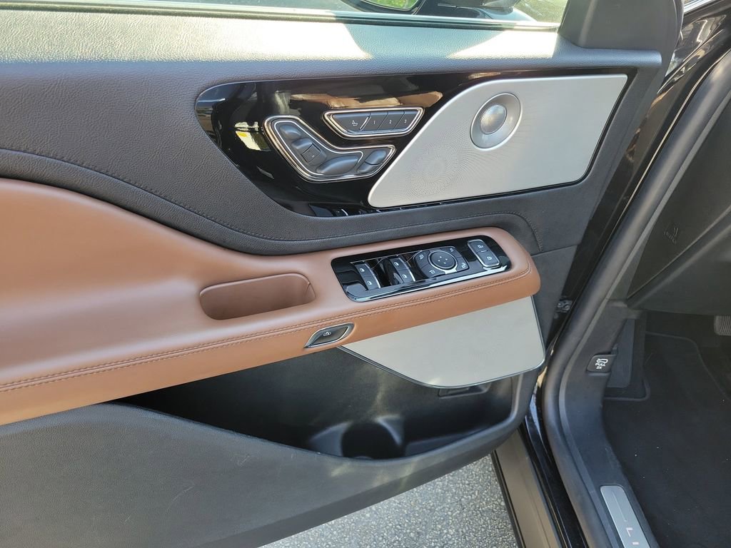 Certified 2022 Lincoln Aviator Reserve w/ Equipment Group 201A image 21