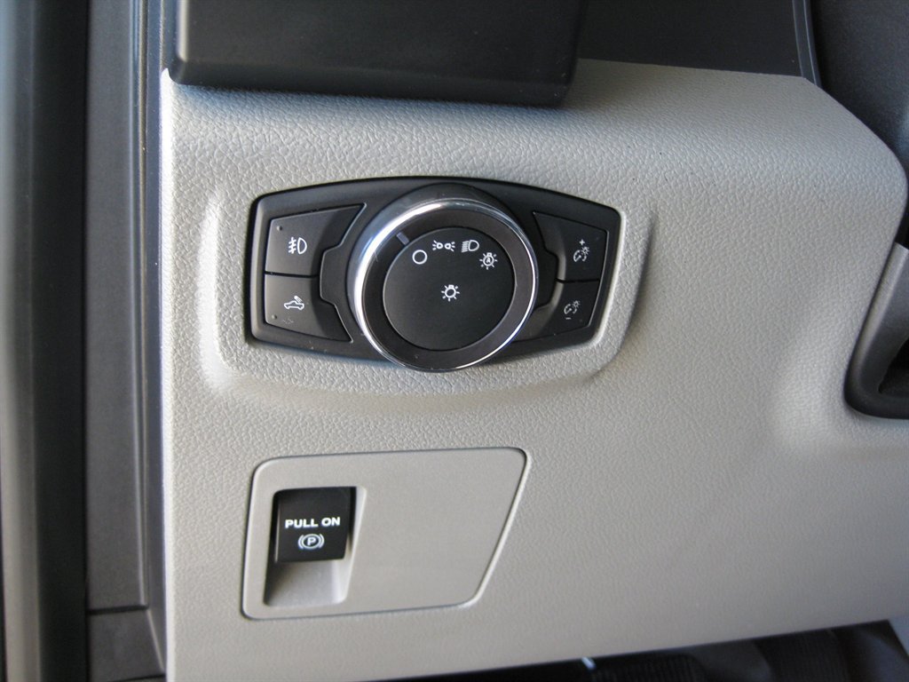 Used 2018 Ford F150 XL w/ Equipment Group 101A Mid AWD/4WD image 18