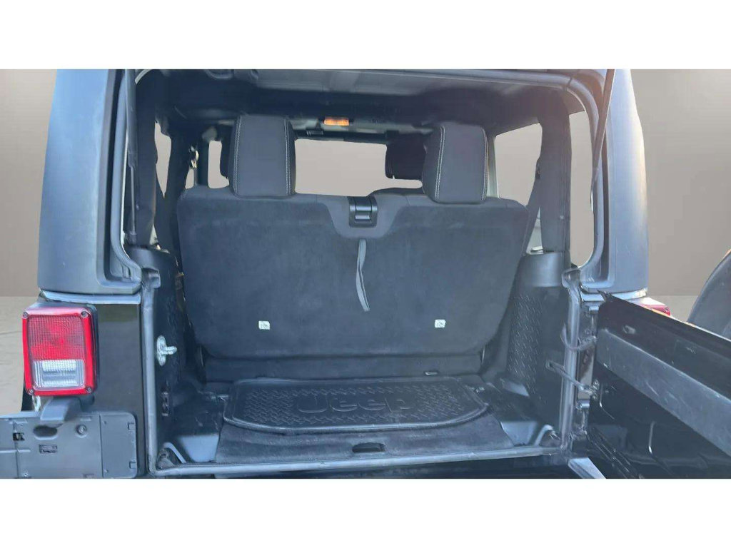 Used 2018 Jeep Wrangler Sahara w/ Connectivity Group image 9