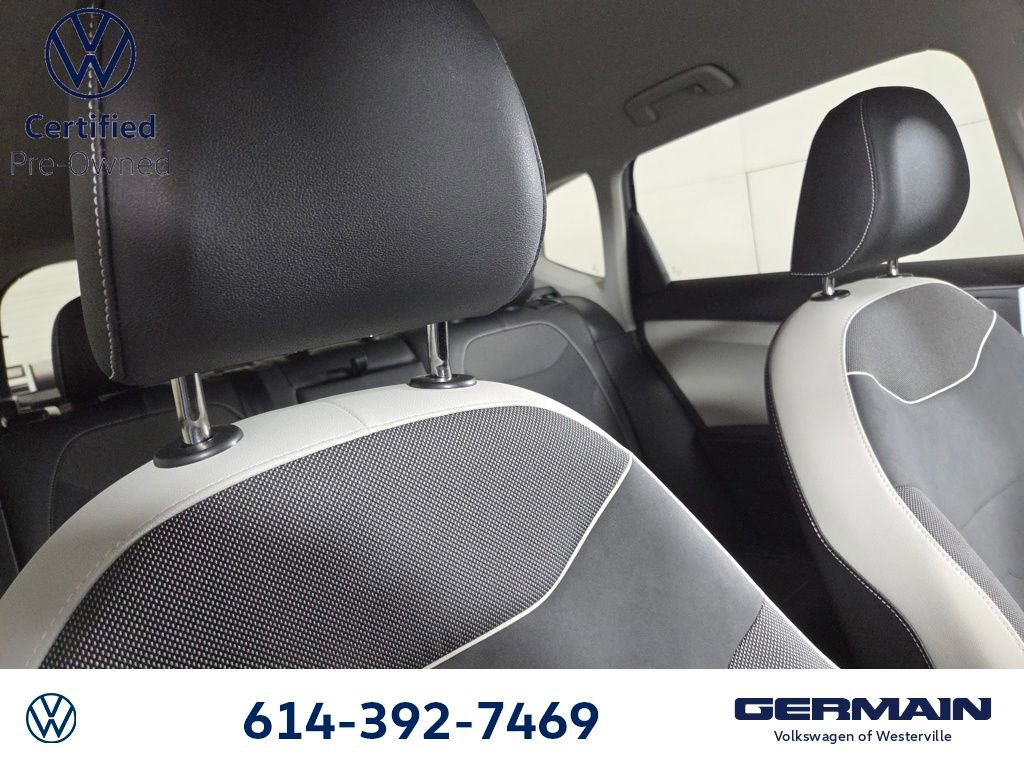 Used 2025 Volkswagen Taos SE AWD/4WD image 16