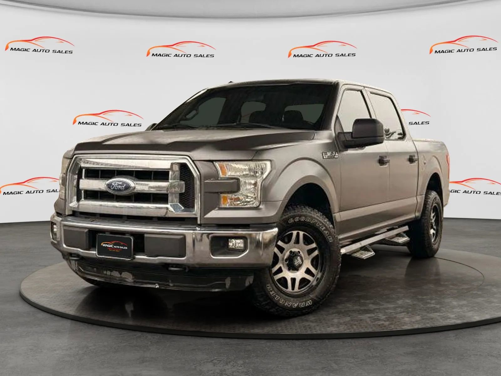 Used 2015 Ford F150 XLT image 1