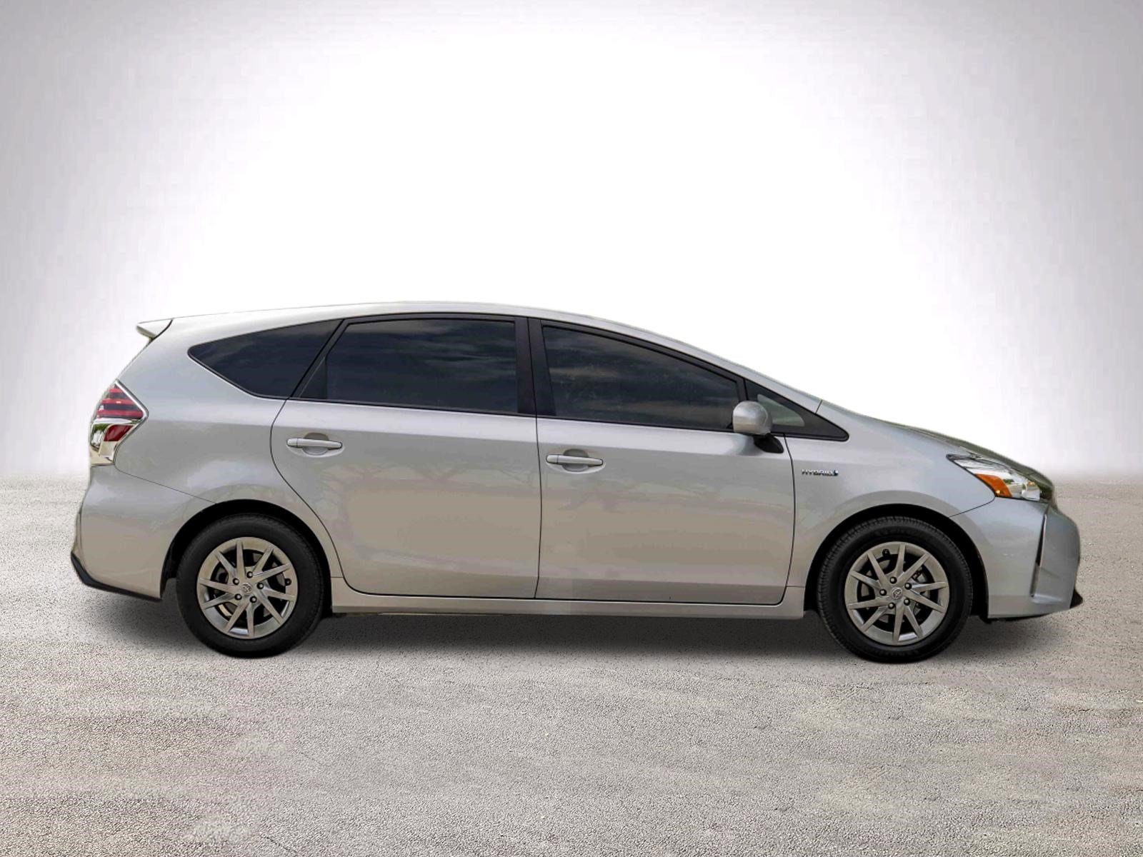 Used 2017 Toyota Prius V Three image 10