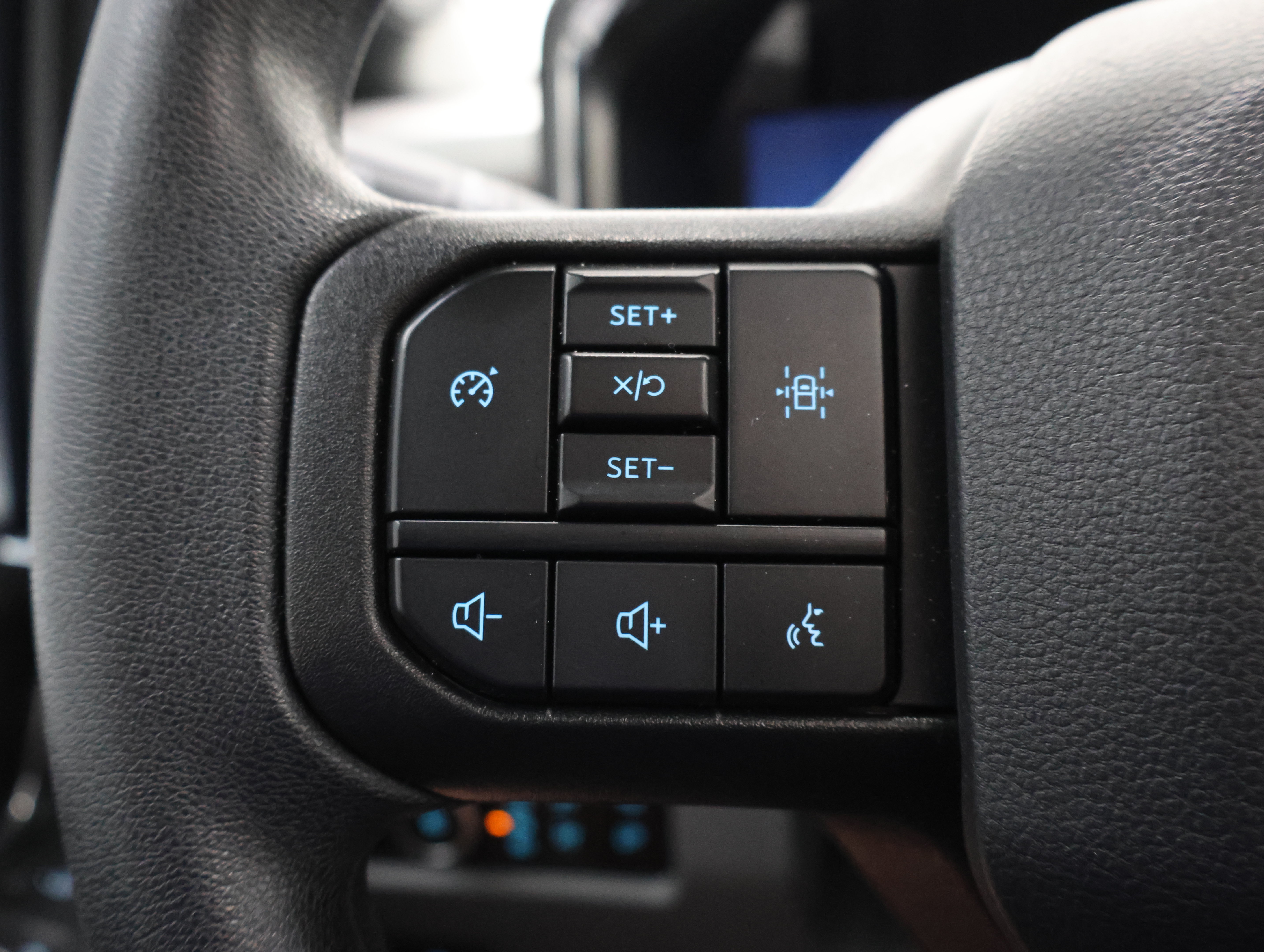 Used 2025 Ford F250 XLT w/ Black Appearance Package AWD/4WD image 16