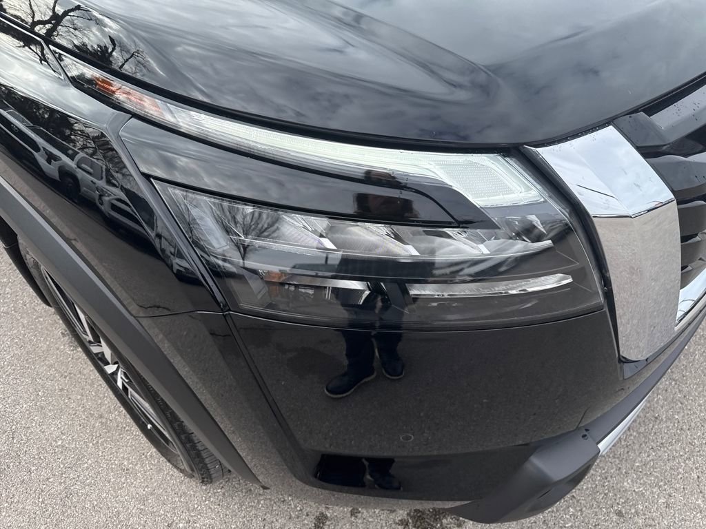 Certified 2025 Nissan Pathfinder Platinum image 42