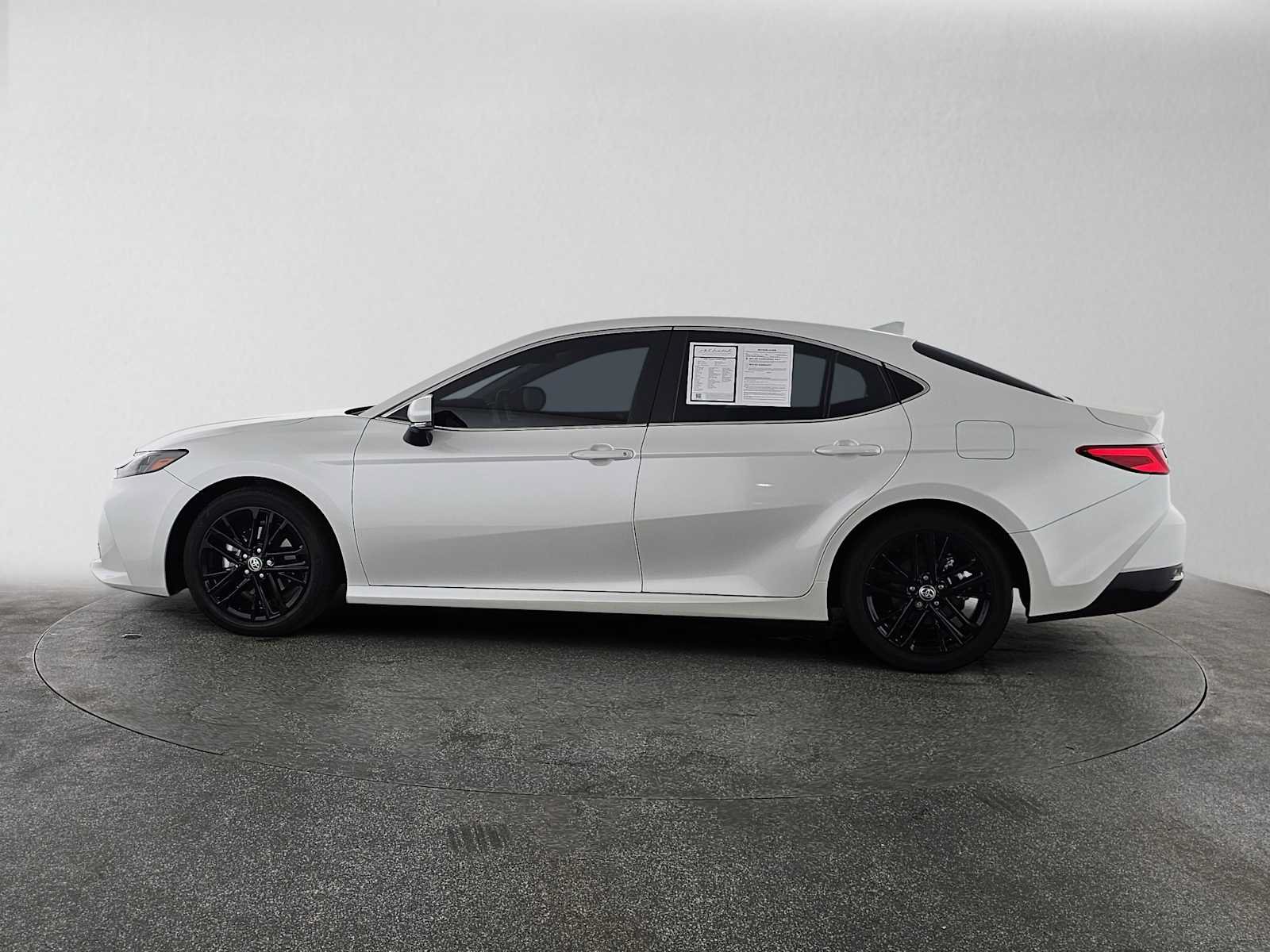 Used 2026 Toyota Camry XLE FWD image 6