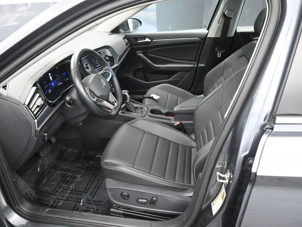 Used 2024 Volkswagen Jetta SE image 27
