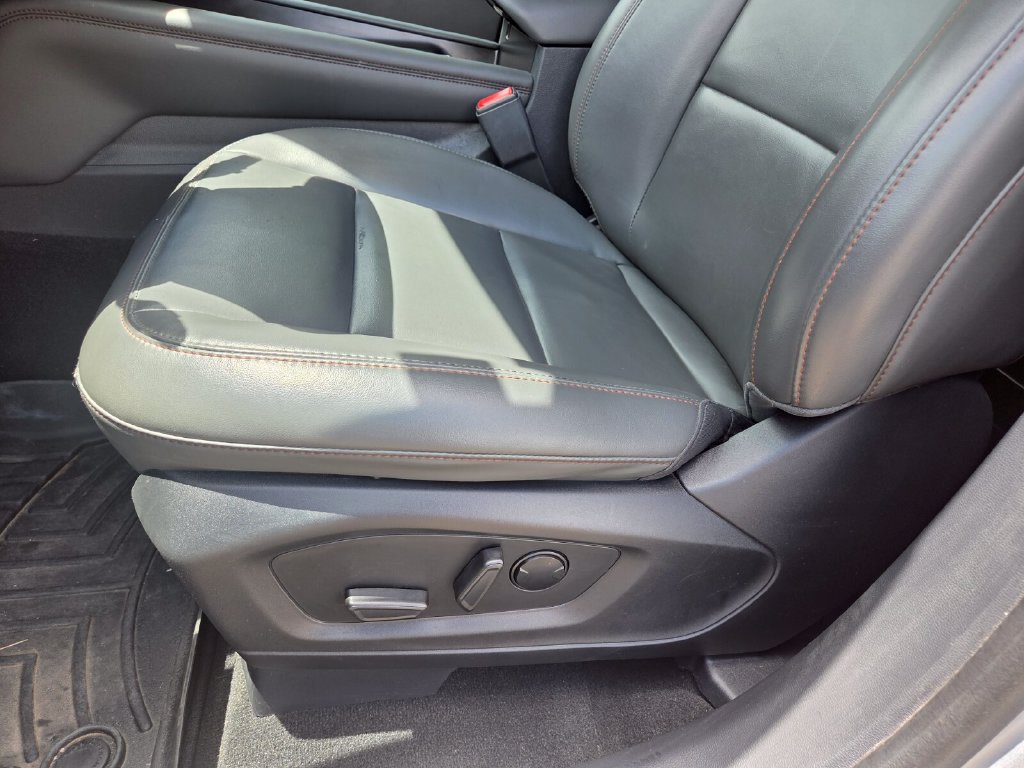 Used 2025 Ford Explorer Active w/ Active Comfort Package AWD/4WD image 10