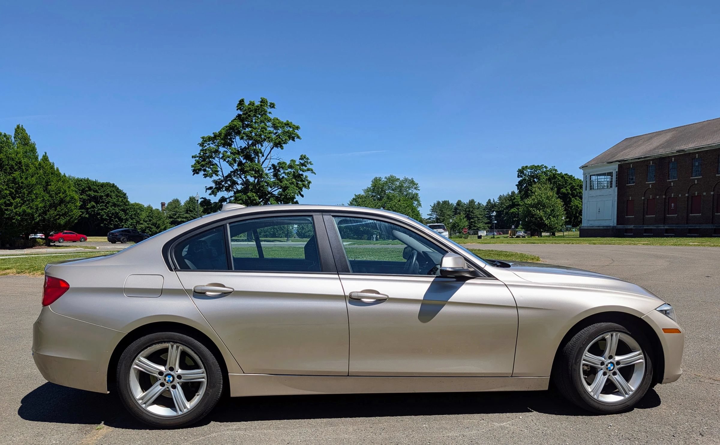 Used 2013 BMW 320i xDrive Sedan AWD/4WD image 5