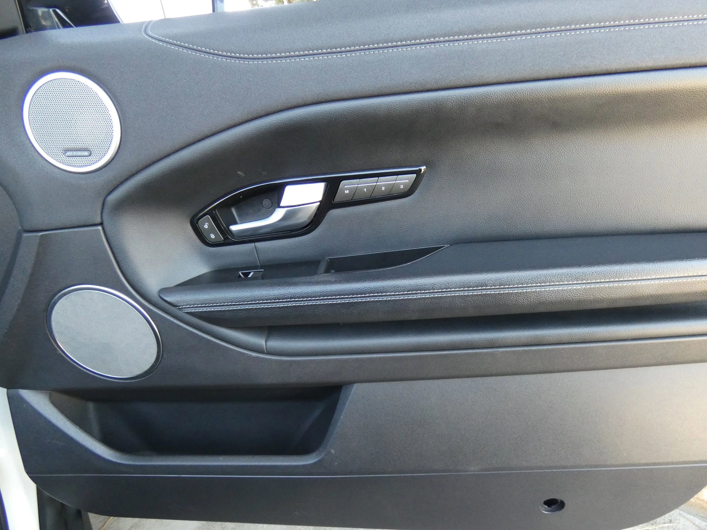 Used 2018 Land Rover Range Rover Evoque SE Dynamic image 34