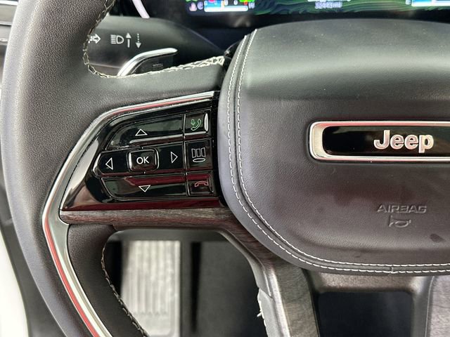 Used 2022 Jeep Grand Cherokee Overland w/ Luxury Tech Group IV AWD/4WD image 24