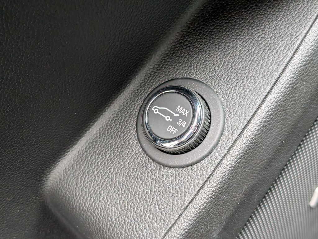 Used 2023 Chevrolet Traverse Premier FWD image 38