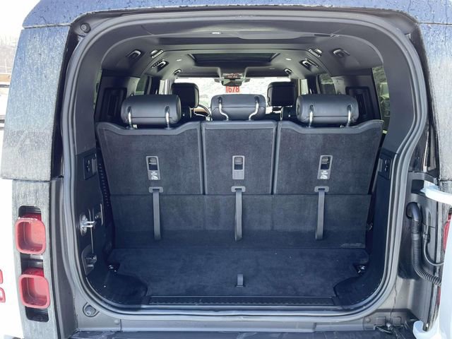 Used 2023 Land Rover Defender 130 X-Dynamic SE image 10