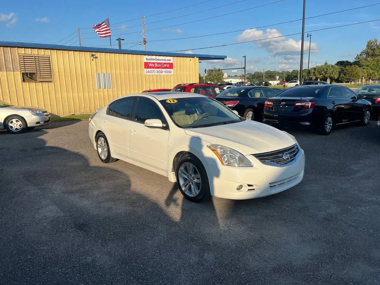 Used 2012 Nissan Altima 3.5 SR w/ Sport Pkg FWD image 2