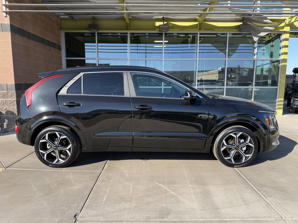 Used 2024 Kia Niro EX Touring image 9