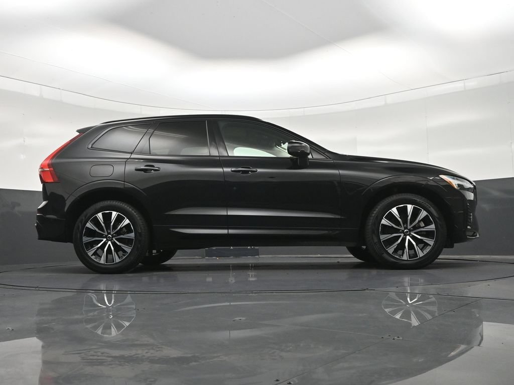 Certified 2024 Volvo XC60 B5 Plus AWD/4WD image 27